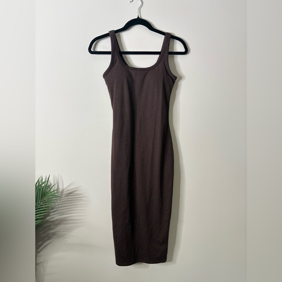 Vuori Halo Essential Dress Midi - Picture 2 of 5
